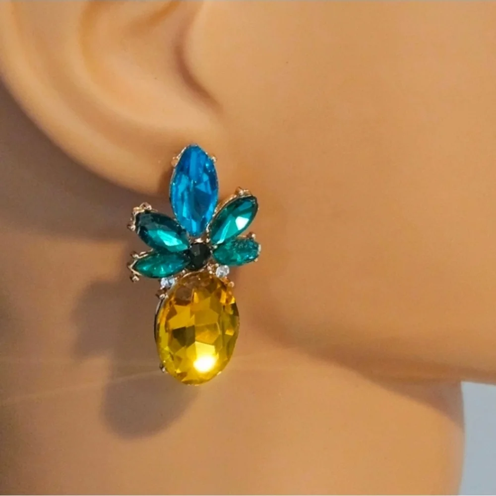 Source Unknown sparkling rhinestone